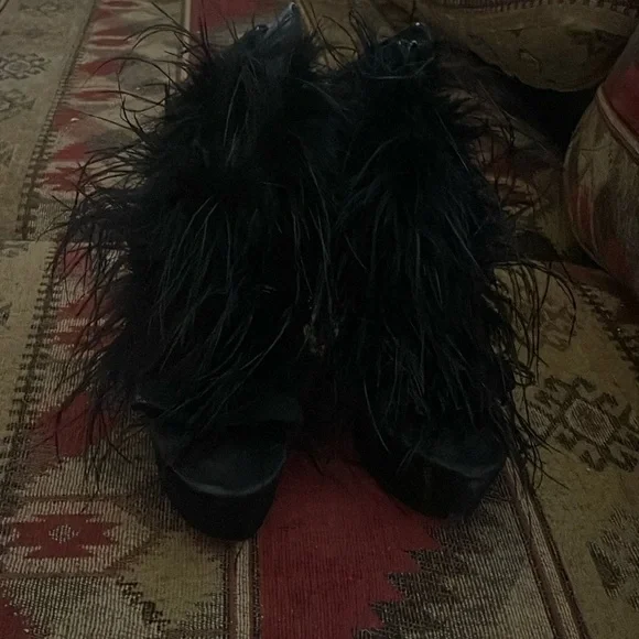 Feather Privileged Heels! - Picture 1 of 3